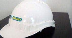 Bauhelm - Schutzausrüstung bei der Baureinigung Bauhelm - Schutzausrüstung bei der Baureinigung